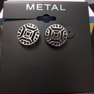 Metal brand silver tone filigree round earrings